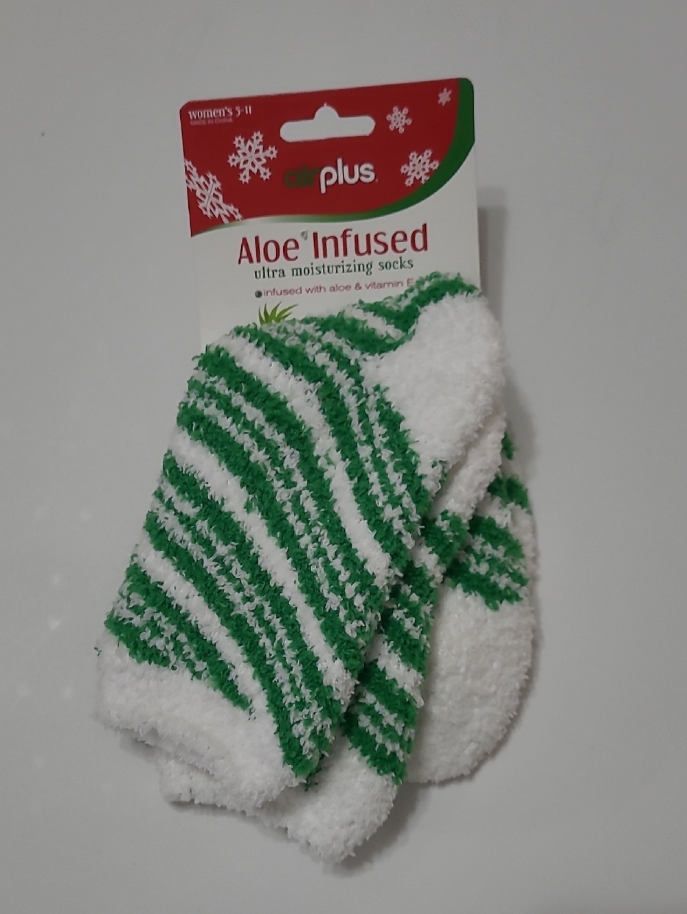 NWT Airplus White & Green Striped Aloe Infused Ultra Moisturizing Socks